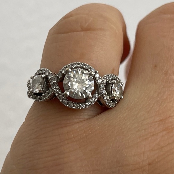 14k white gold moissanite ring size 7 - Picture 1 of 11
